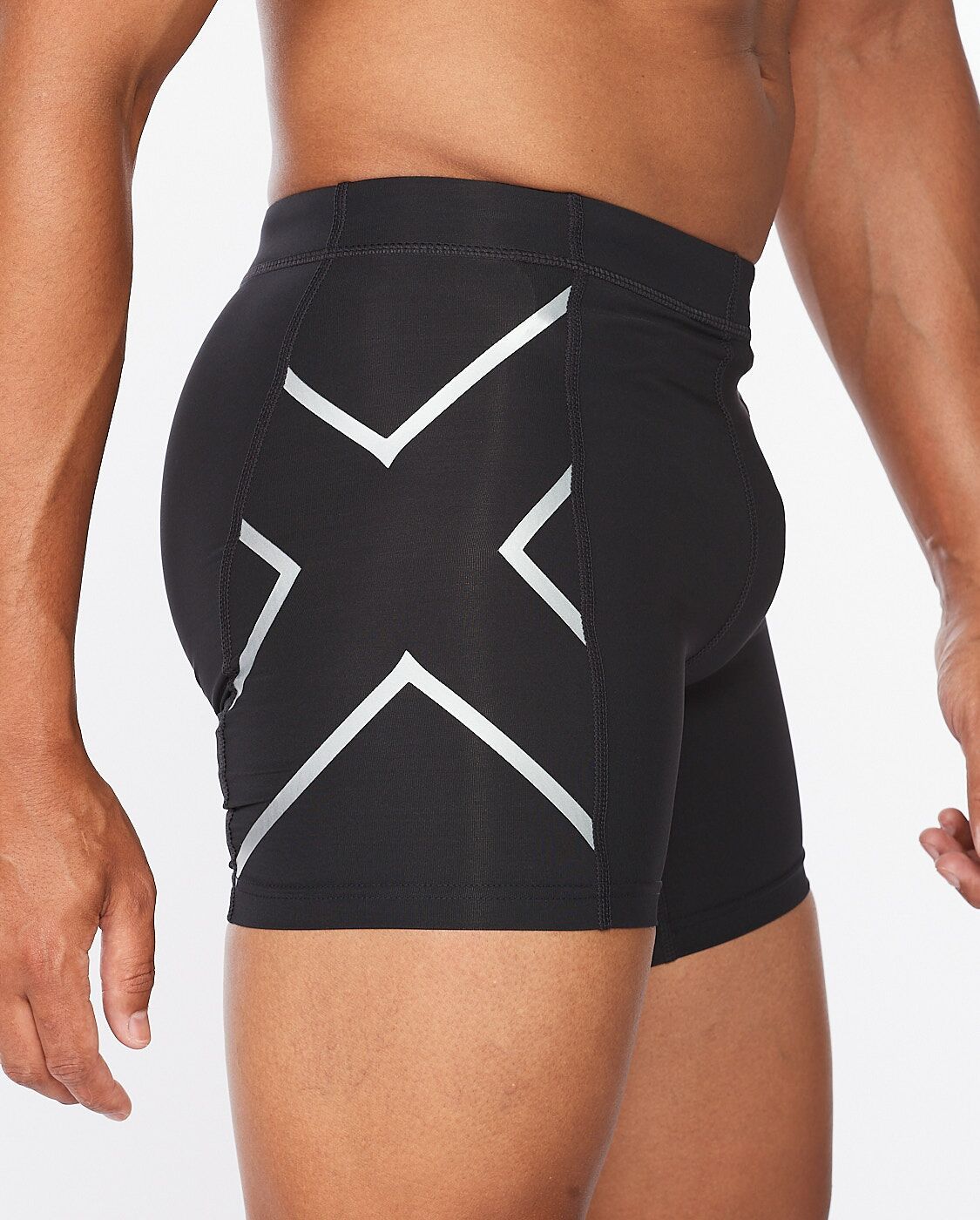 2XU South Africa - Men's Core Compression 1/2 Shorts - Black/Silver