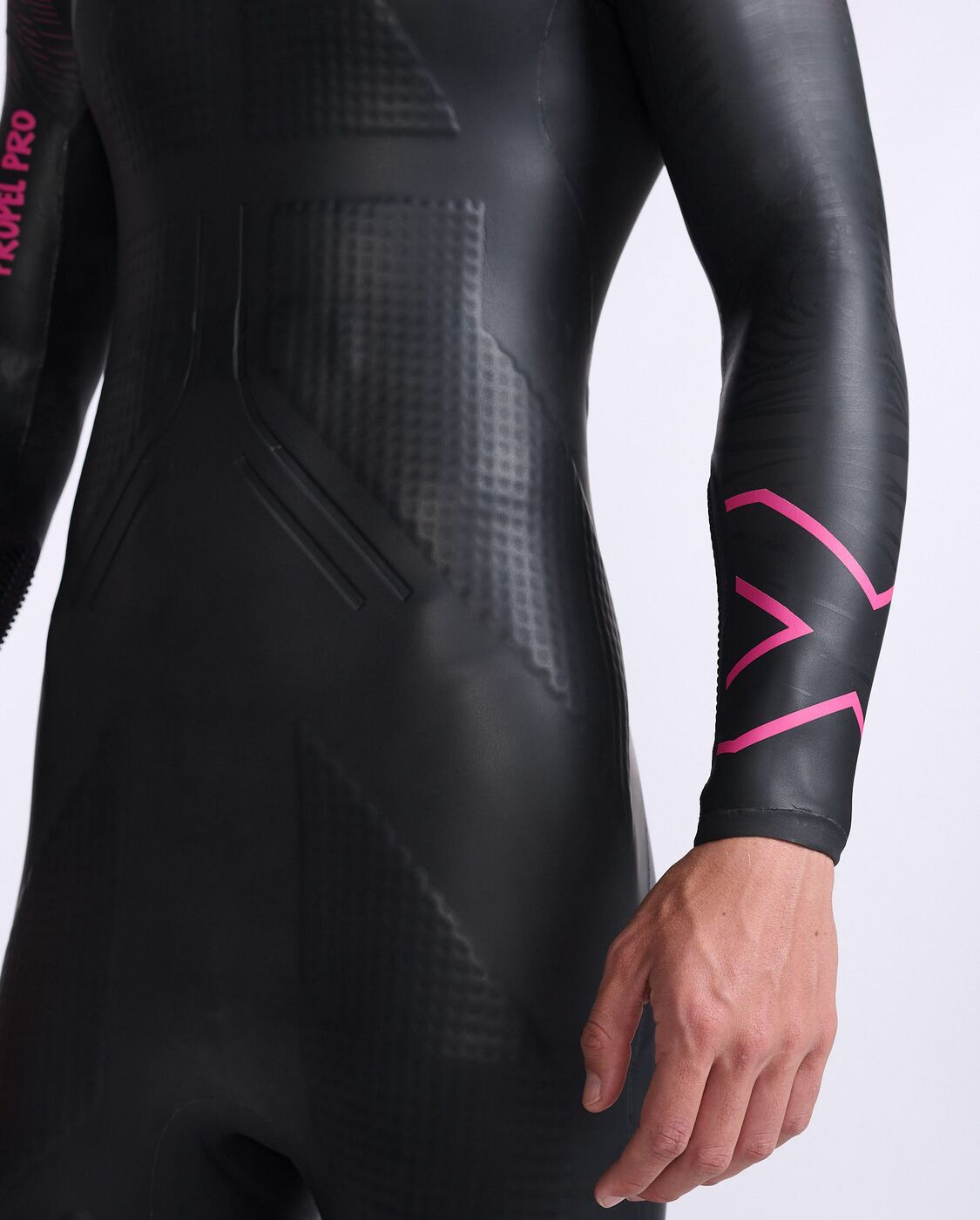 2XU South Africa - Men's Propel: Pro Wetsuit - Black/Punk Pink
