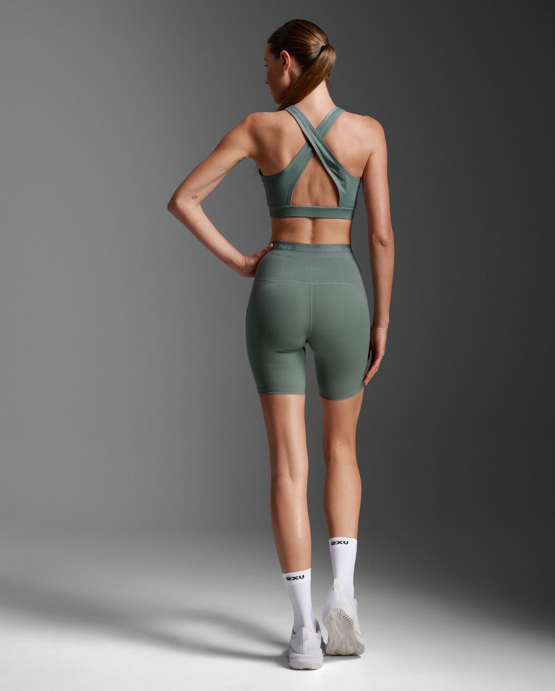 2XU South Africa - Women's Form Stash Hi-Rise Bike Shorts - Olive Leaf / Olive Leaf